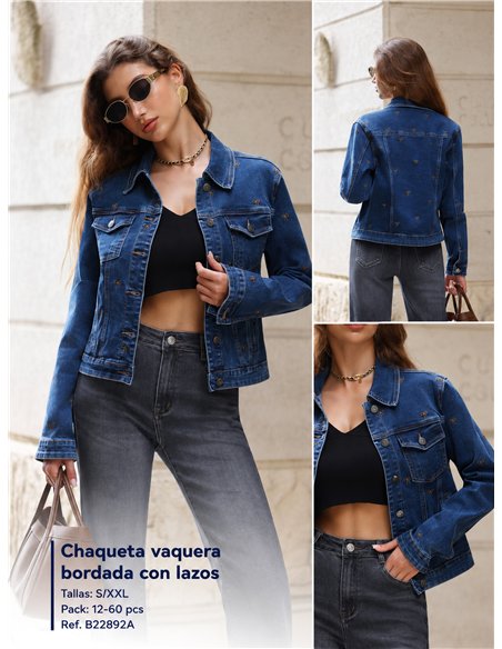 Chaqueta vaquera con bordados de lazos
