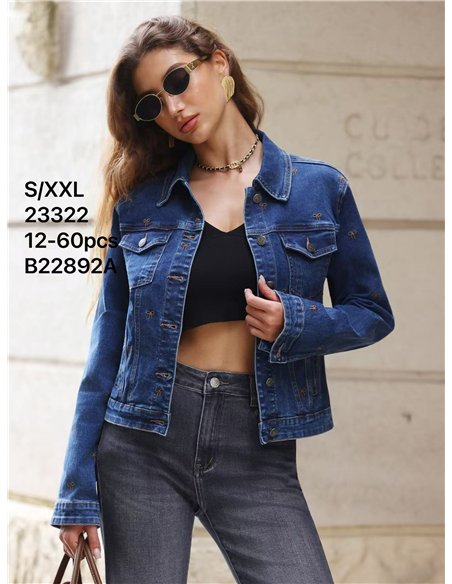 Chaqueta vaquera con bordados de lazos