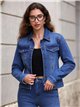 Chaqueta vaquera con bordados florales