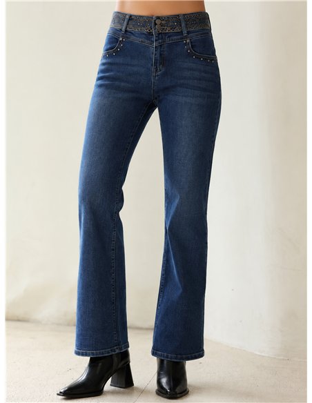 Jeans rectos con cinturilla decorada