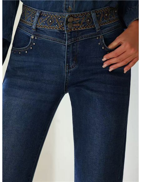 Jeans rectos con cinturilla decorada