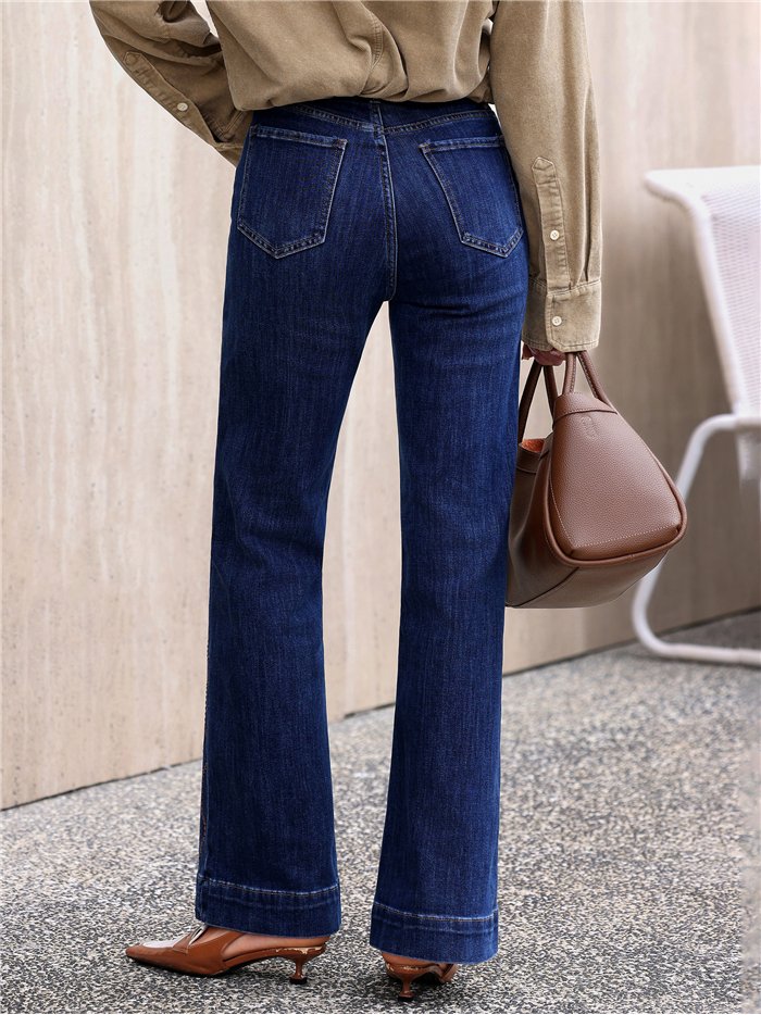 Weit geschnittene Jeans mit seitlicher Stickerei