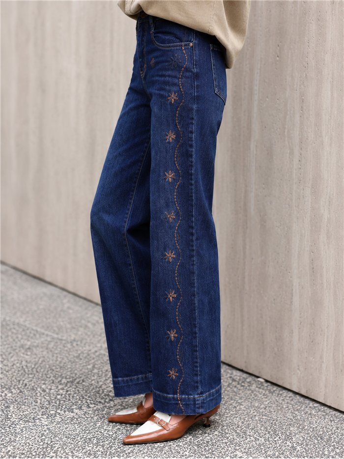 Weit geschnittene Jeans mit seitlicher Stickerei