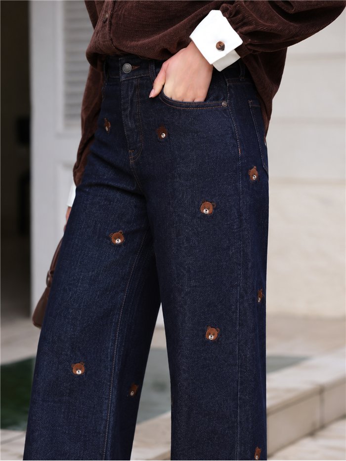 Jeans wide leg con bordados de ositos