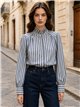 Camisa de rayas con cuello volante