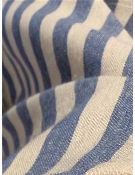 Camisa de rayas con cuello volante