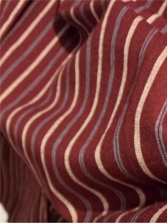 Camisa de rayas con cuello fruncido