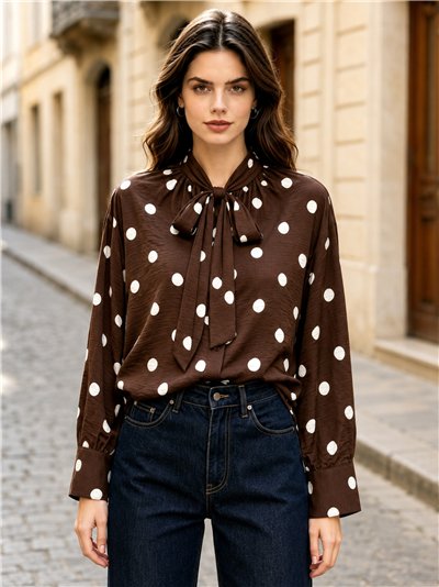 Blusa de lunares con lazada