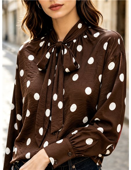 Blusa de lunares con lazada