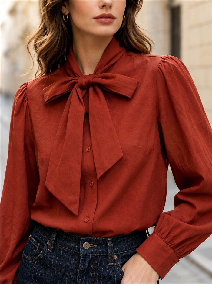 Blusa lisa con lazo al cuello