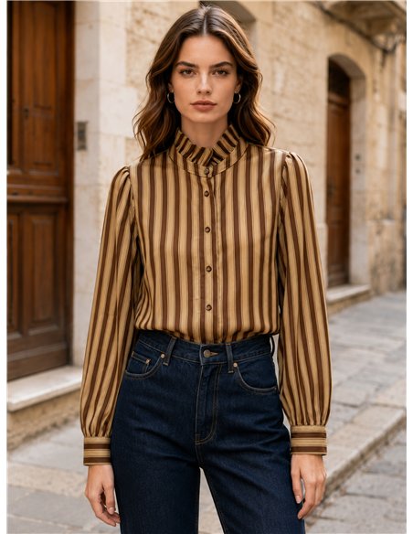 Camisa de rayas con cuello volante
