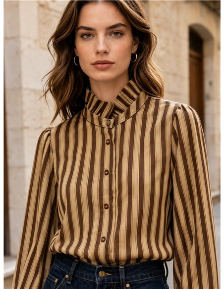 Camisa de rayas con cuello volante