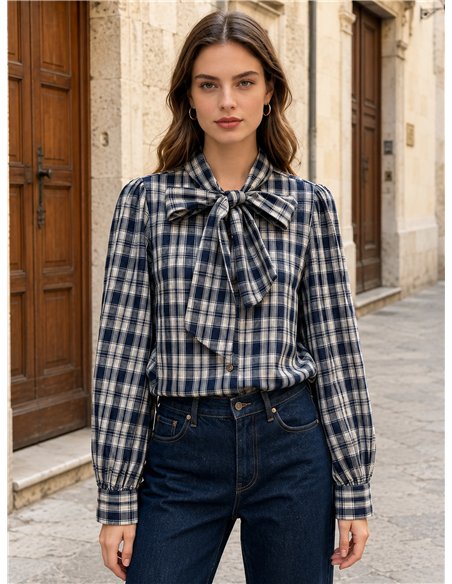 Blusa de cuadros con lazo grande