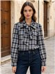 Blusa de cuadros con lazo grande