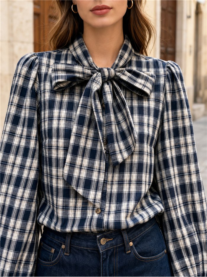 Blusa de cuadros con lazo grande