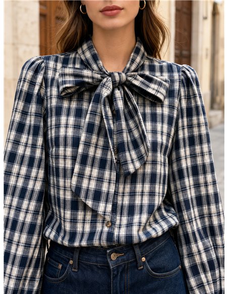 Blusa de cuadros con lazo grande