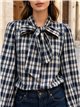 Blusa de cuadros con lazo grande