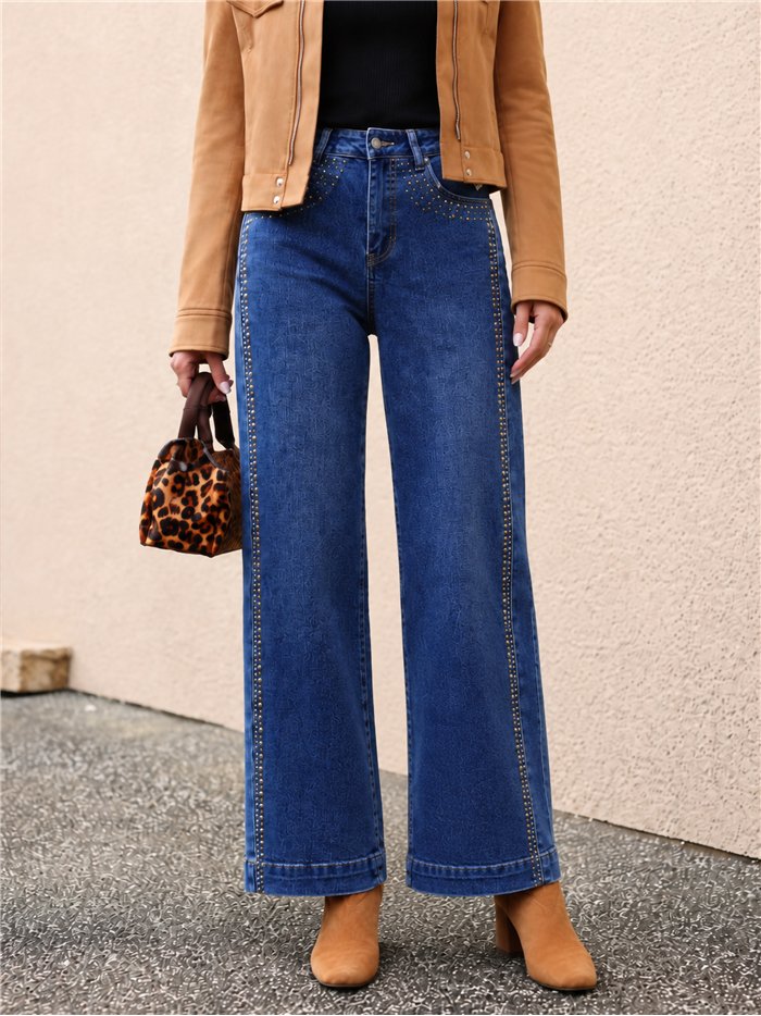 Jeans rectos con tachas lateral