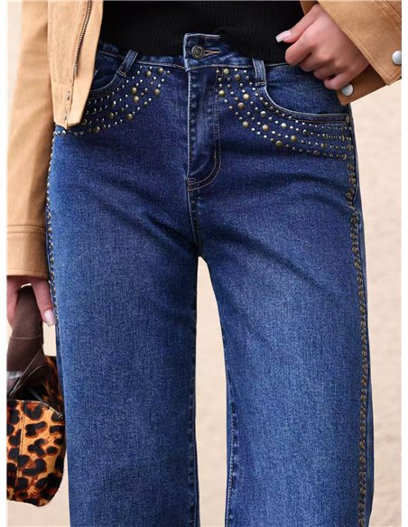 Jeans rectos con tachas lateral