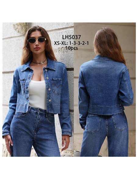 Chaqueta denim corta con bolsillos