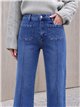 Jeans wide leg azul claro con costura delantera