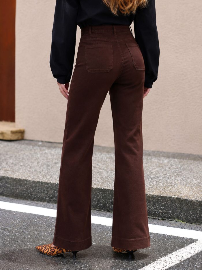 Jean marron à jambes larges avec couture avant