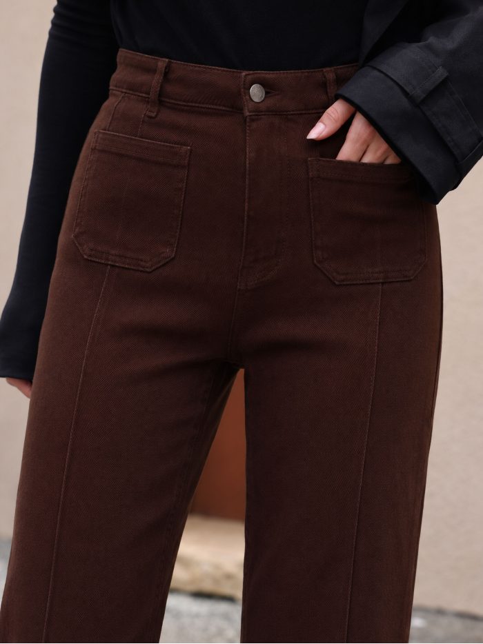 Jean marron à jambes larges avec couture avant