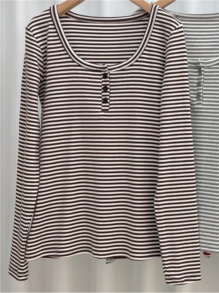 Camiseta rayas detalle botones