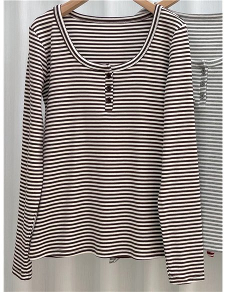 Camiseta rayas detalle botones