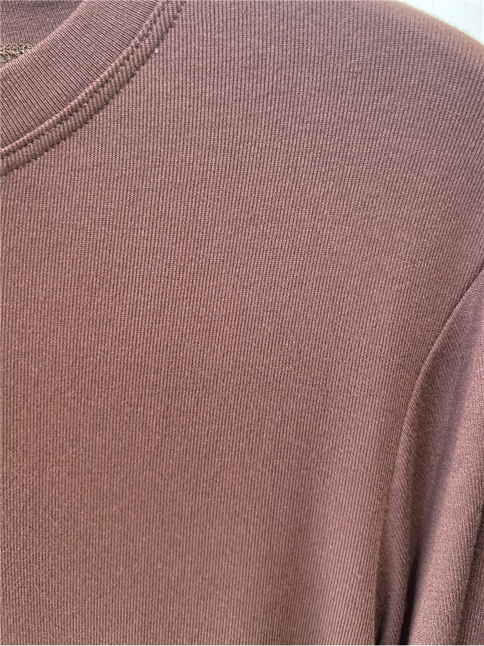 einfaches langärmeliges T-Shirt