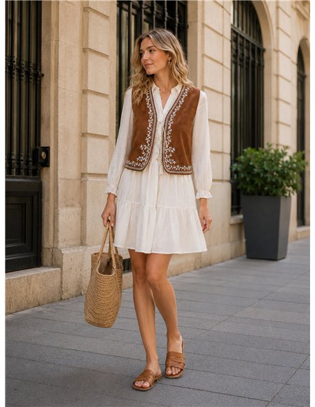 Chaleco efecto ante bordado floral
