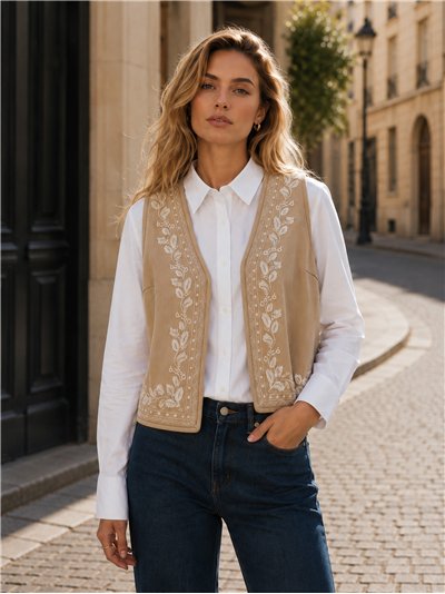 Conjunto camisa y chaleco bordado cenefa