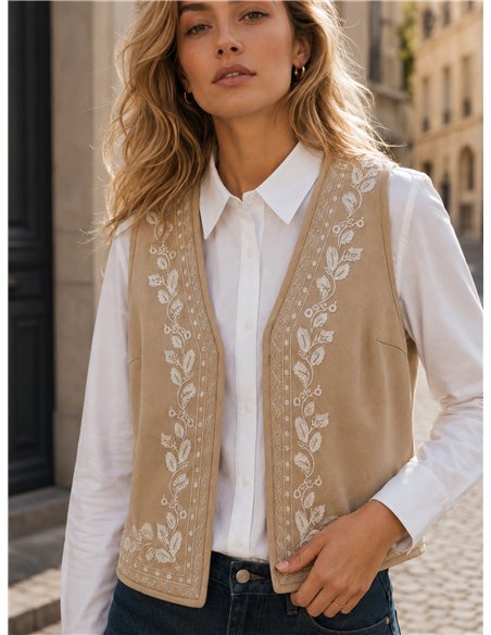 Conjunto camisa y chaleco bordado cenefa
