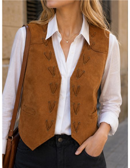 Conjunto camisa y chaleco con cordones