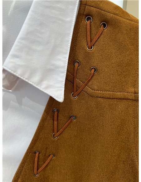 Conjunto camisa y chaleco con cordones