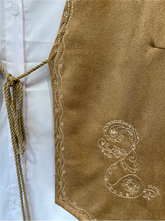 ensemble chemise et gilet brodé de motifs cachemire
