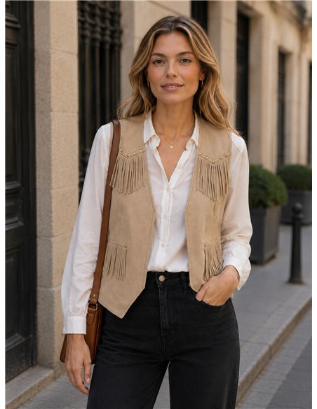 Chaleco efecto ante con flecos y tachas