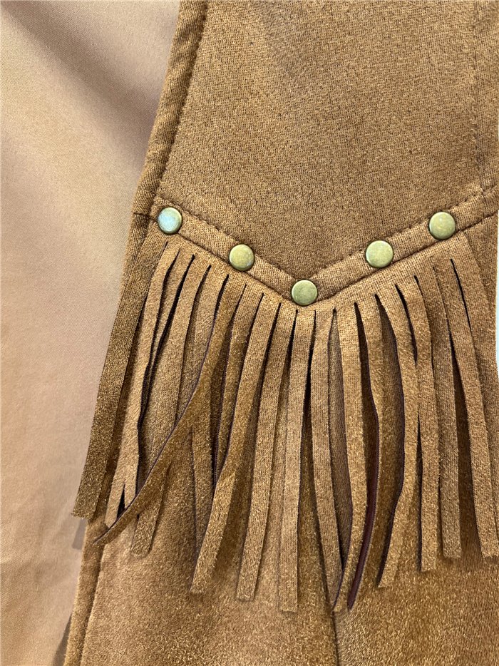 Chaleco efecto ante con flecos y tachas