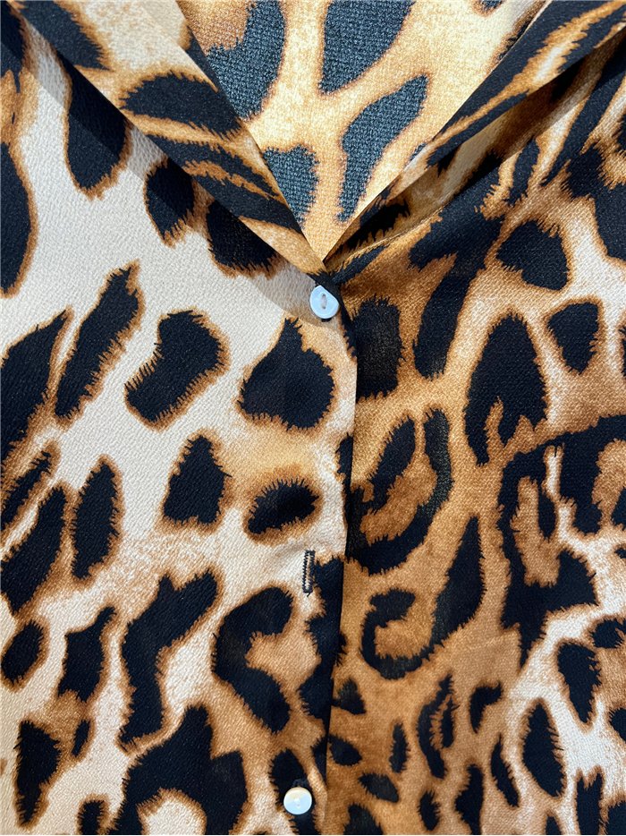 Chemise en satin à imprimé animal