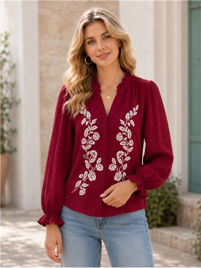 Blusa bordada con cuello volante