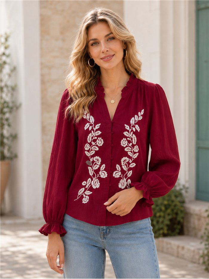 Blusa bordada con cuello volante