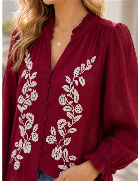 Blusa bordada con cuello volante