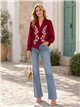 Blusa bordada con cuello volante