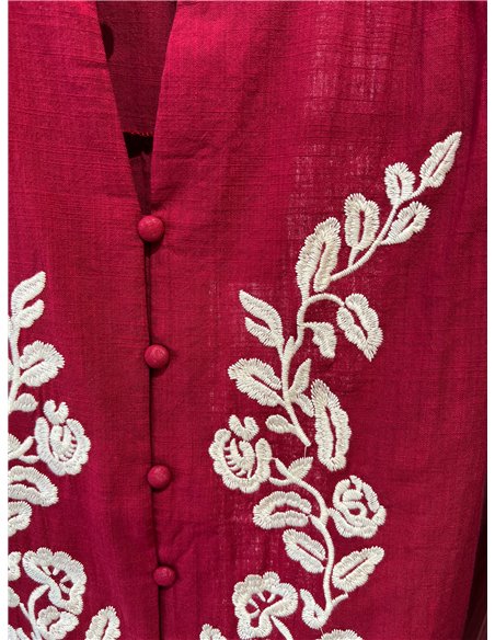 Blusa bordada con cuello volante