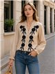Blusa bordada con flores grandes