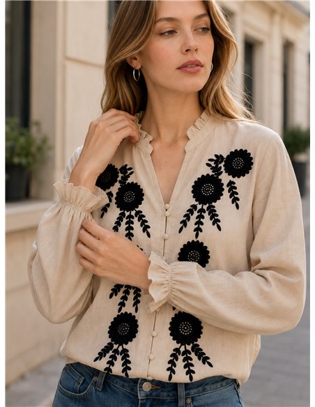 Blusa bordada con flores grandes