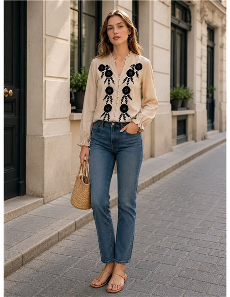 Blusa bordada con flores grandes