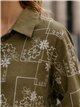 Camisa bordada con dibujo geométrico