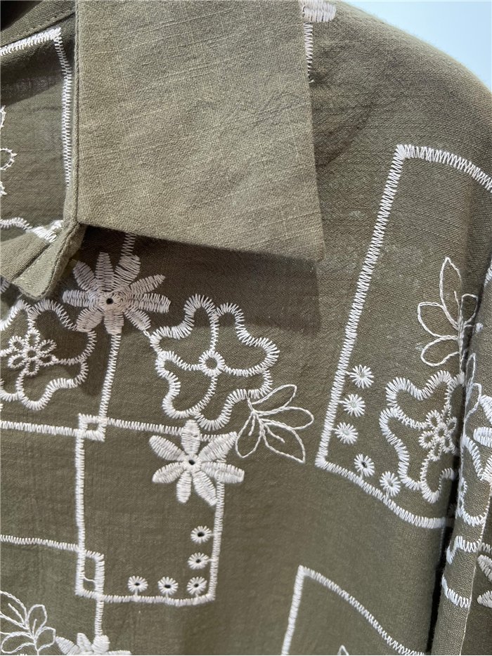 Camisa bordada con dibujo geométrico