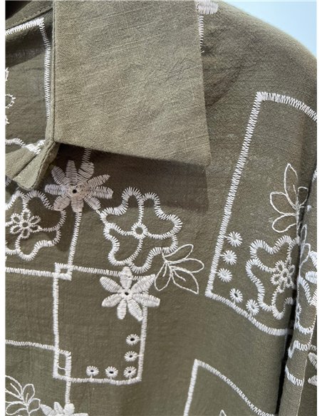 Camisa bordada con dibujo geométrico